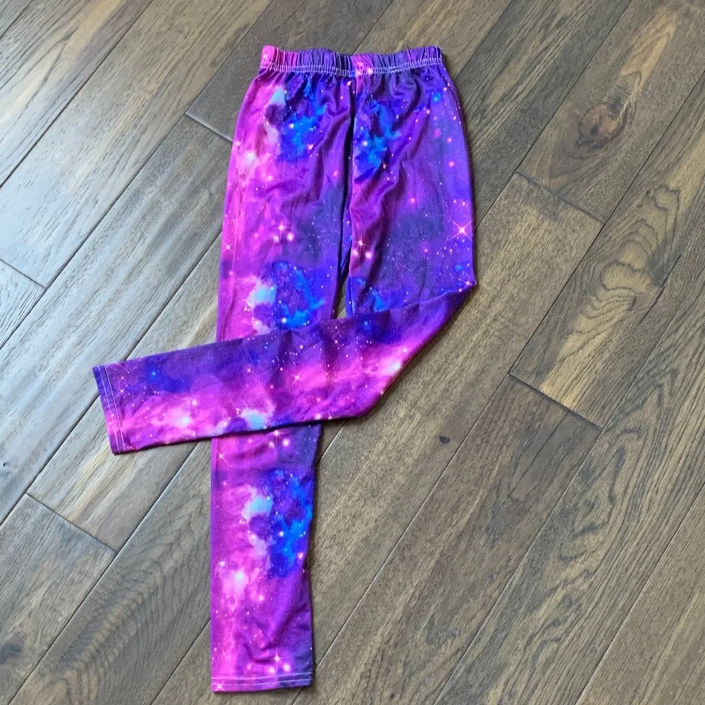 Stylish and Elegant SheeCute Galaxy Print Girl’s Leggings.Pre-owned.Size:M 8/10.